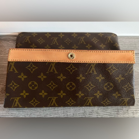 ❌ SOLD ON Ⓜ️ ❌ Vintage Louis Vuitton Pliante Clutch - Picture 5 of 16